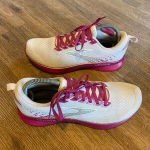 BROOKS LEVITATE woman’s athletic shoes literally weight size 9.